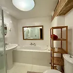 Luxury In The Heart Of Medieval Old Town Lägenhet *