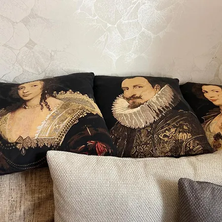 Luxury In The Heart Of Medieval Old Town Appartamento Reval