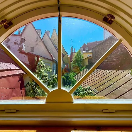 아파트 Romantic Suites In The Heart Of Medieval Tallinn Old Town