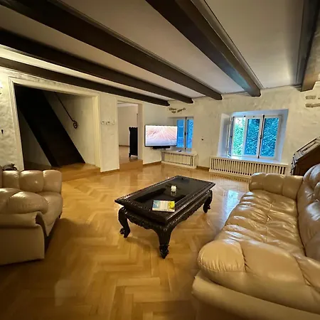 Luxury In The Heart Of Medieval Old Town 公寓 *