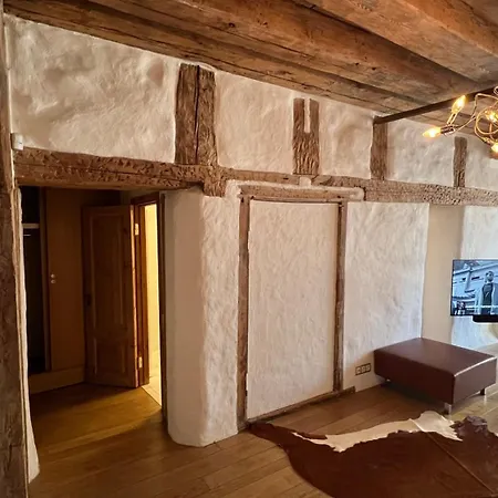 Luxury In The Heart Of Medieval Old Town 公寓 *